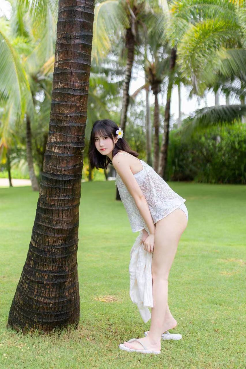 今天分享一款不错的APP下载官网单页源码，直接修改index.html即可